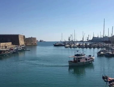 Κρήτη: 16χρονος σφήνωσε στα μπλόκια του Ενετικού Λιμανιού του Ηρακλείου